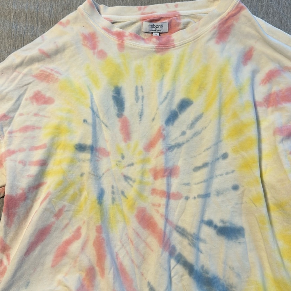 Cabana by crown and ivy.   Cropped tie dyed light sweatshirt.  Small